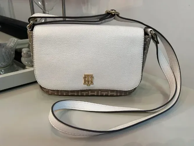 Linda bolsa - Tommy Hilfiger - Mod. Shoulder Crossbody. Estado de nova!