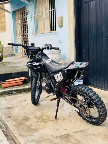 Vendo out troco Xr 200 fardada de Crf230