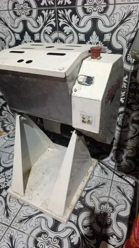Masseira basculante 15 kilos 110 volts informações ZAP *34
