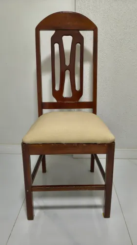 Cadeira de Mogno Semi-Nova