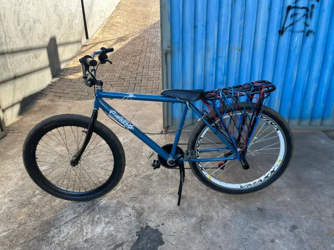 VENDO BIKE ESTILO BH ARO 26 PARA SAIR LOGO SÓ PEGAR E ANDAR