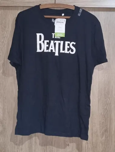 camiseta manga curta preta estampada the beatles nova