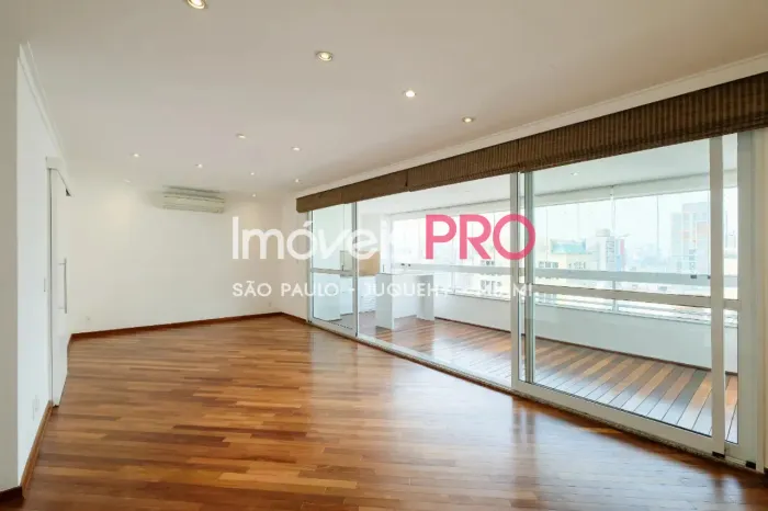 Apto de 146m2 com 3 dorm, todos suites e 3 vaga sno condomínio club no Itaim
