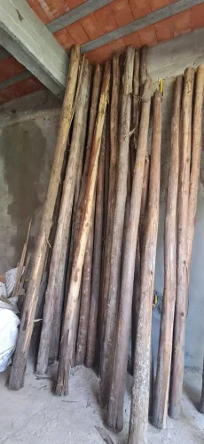 Pontaletes eucalipto e tábuas 