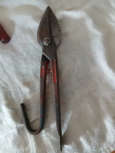 Tesoura para cortar lata