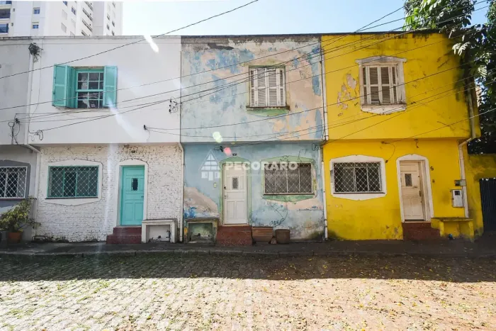 Casa de Vila de 100 m2, com 2 quartos, quintal e edícula para locação, em Pinheiros, São P