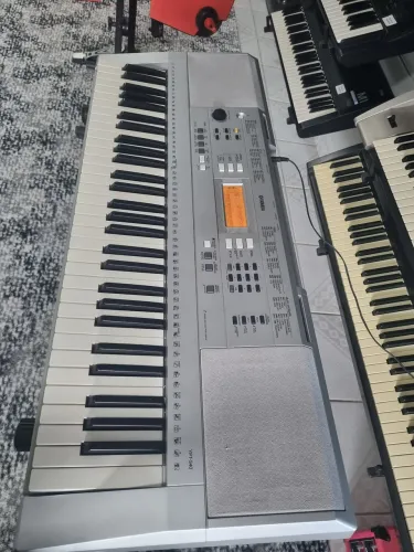 Teclado Yamaha PSR-E353