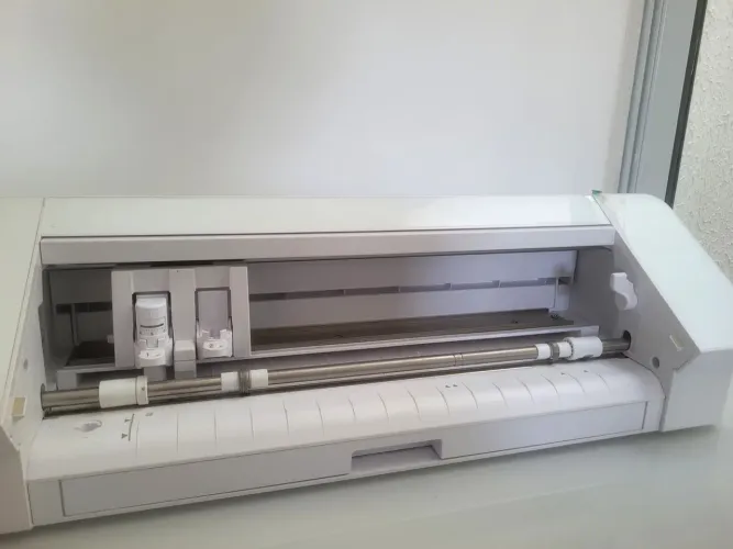Silhouette cameo 4 - seminova