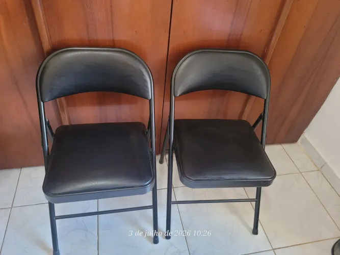 2 Cadeiras Dobráveis Almofadadas. Valor é das duas juntas