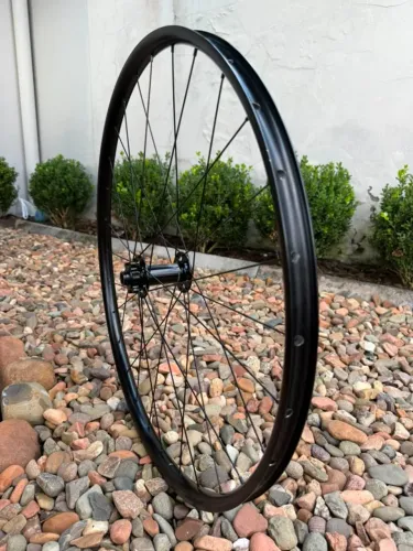 Roda Dianteira Alumínio Tubeless Koozer Xm390 28f 25mm Boost