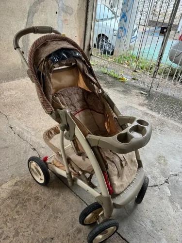 Carrinho de bebê importado