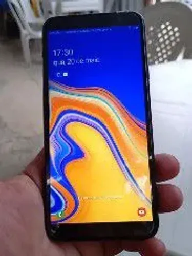 Celular j4 em boas condições 