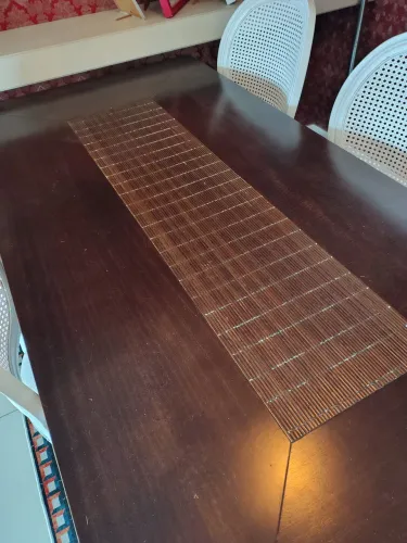 Linda Mesa de Jantar. Sem cadeiras. 