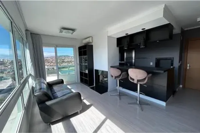 Apartamento com 2 Dormitorio(s) localizado(a) no bairro Três Figueiras em Porto Alegre / R