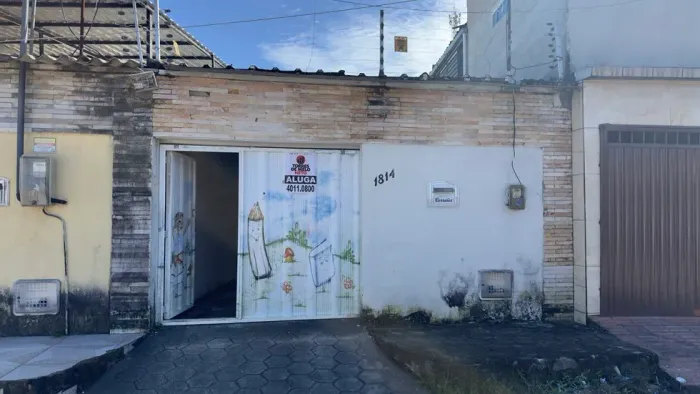 Casa para alugar em Caucaia com 3 quartos, deck com churrasqueira e 4 vagas cobertas.