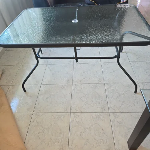 Mesa exelente estado praticamente nova pouco uso.