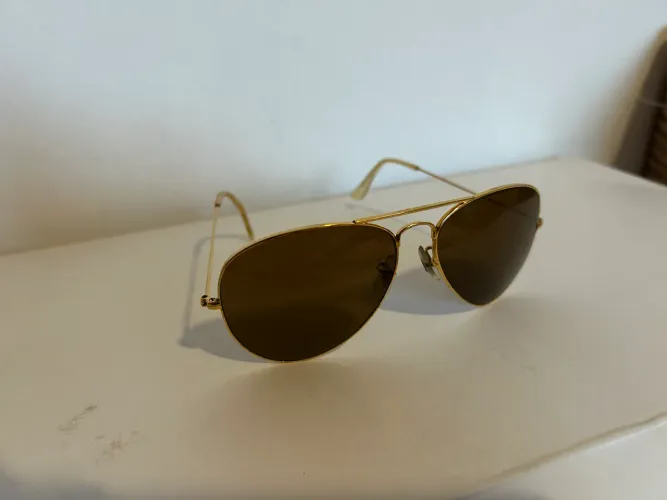 Óculos de sol Ray-Ban Aviator Classic com armação em metal dourado