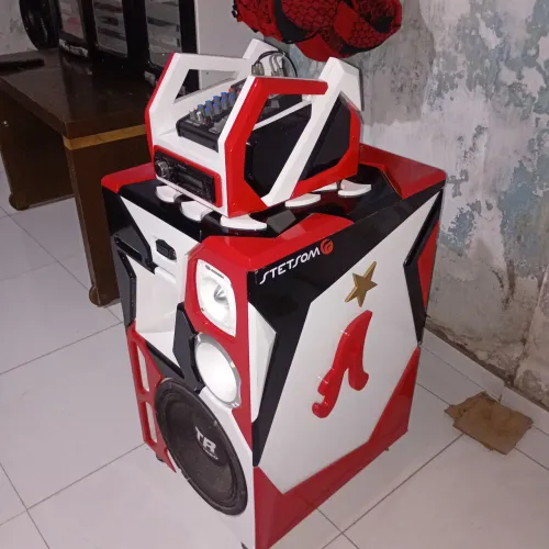 Vende ou troco em moto uma caixa Bob tudo novo 