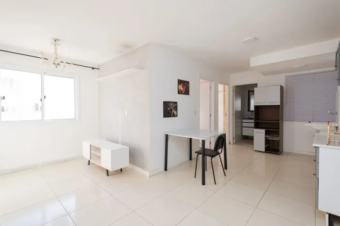 Apartamento Semimobiliado de 2 Dormitórios para Aluguel no Fragata em Pelotas RS, com Conf