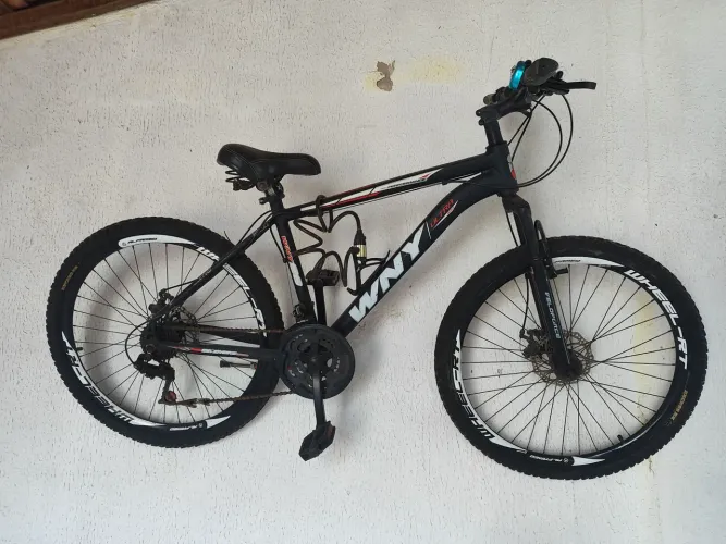 Duas bicicletas (sair rápido)