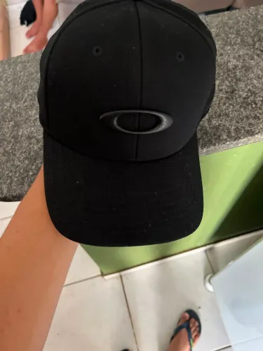 Boné oakley original,nunca usado na etiqueta ainda