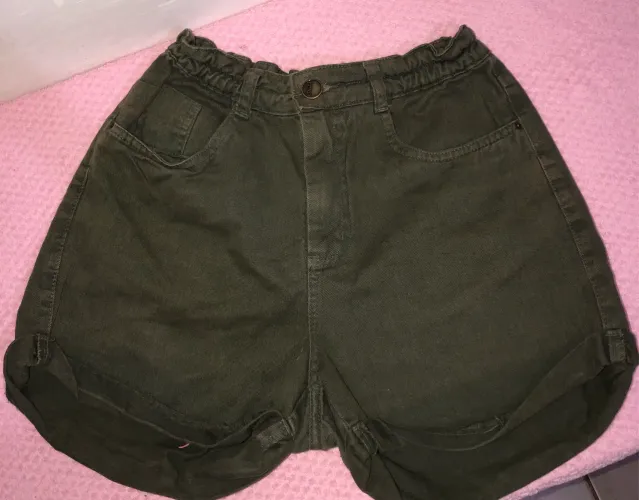Short Sarja Verde-Militar com Cós Elástico e Barra Virada