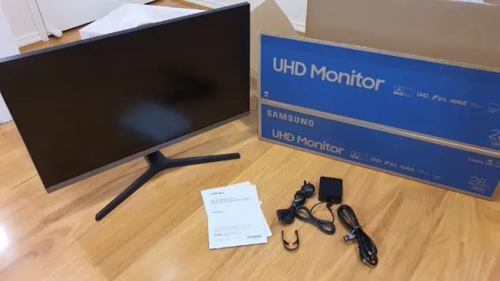 Monitor Samsung 4K HDR - Imagem Impecável para Trabalho e Entretenimento