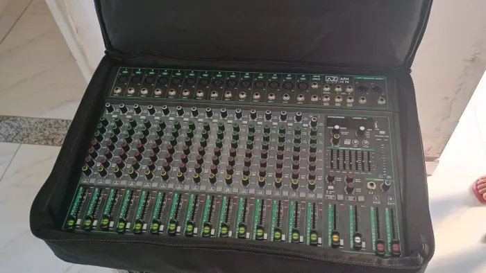 Mesa de Som AZM 16fx