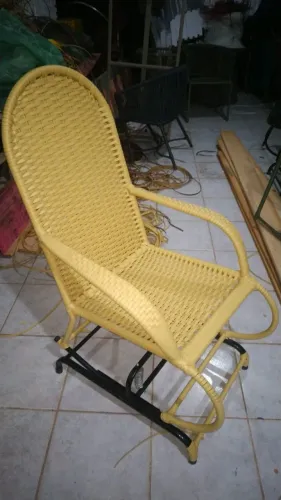 CADEIRA DE BALANÇO COM FIBRA SINTÉTICA ORIGINAL (FABRICAÇÃO/REFORMA)