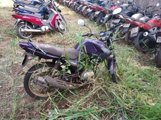 Moto APENAS para retirada de peças 