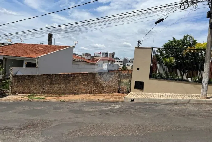 Lote a venda 308m² bairro Jardim Centro Patos de Minas R$349.000,00
