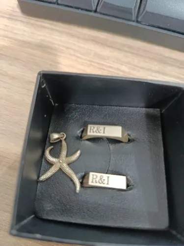 Conjunto de aliança e pingente de prata .