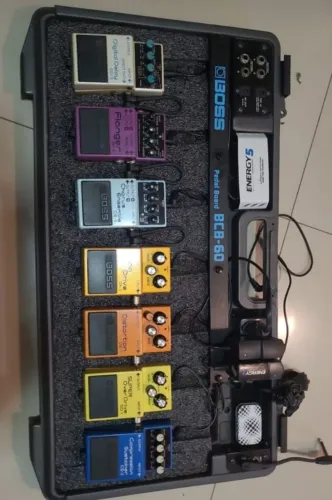PEDAIS BOSS + BCB60 + WHA WHA + FONTE ENERGY 5