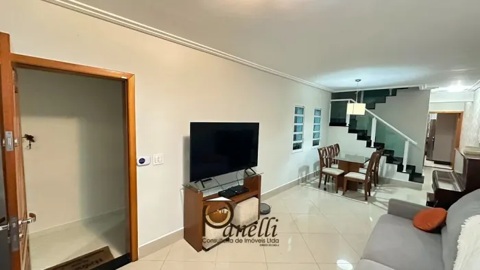Casa Sobrado Individual com 3 Dorm no Jd Primavera