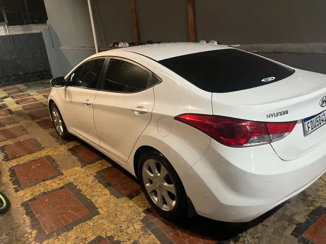 Hyundai Elantra GLS 1.8 16V Aut. 2013