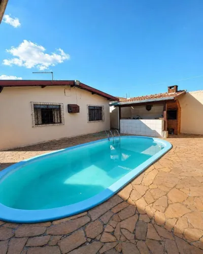 Casa à venda no Bairro Aeroporto em Londrina  3 quartos, terreno de 360 m², piscina e edíc