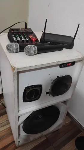 Caixa de som amplificada 