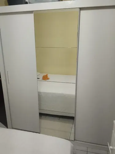 Vendo Guarda Roupa e Cômoda Branca