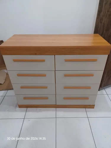 Cômoda com 8 gavetas