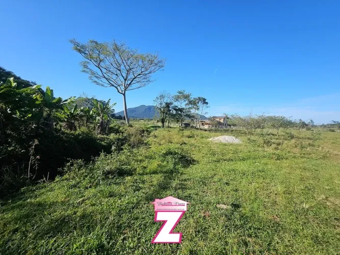 Refúgio Rural em Palhoça: 8.000m² com Água de Cachoeira e Escritura Pública