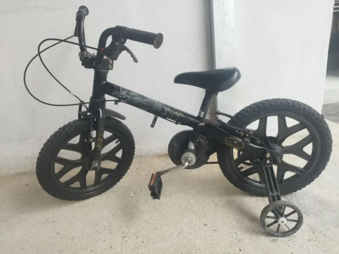Vendo uma bicicleta de crianças