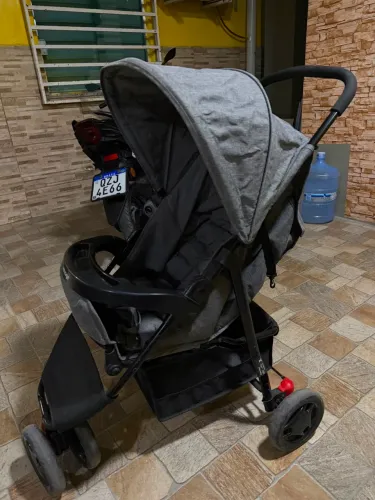 Carrinho de Bebê + Bebê Conforto Voyage