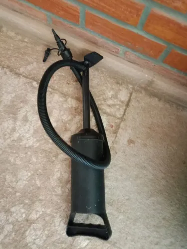 Bola de Pilates com bomba de encher.