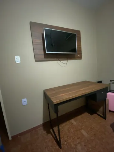 MESA DE ESCRITÓRIO COM PAINEL