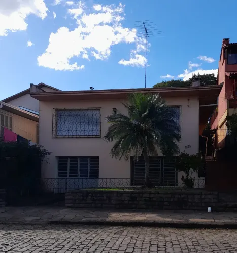 Casa no Bairro Rio Branco com frente para 2 ruas