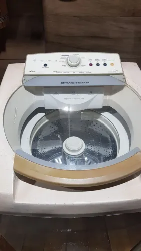 VENDO UMA MÁQUINA DE LAVAR ROUPAS DA BRASTEMP DE 11 KILOS POR 600 REAIS