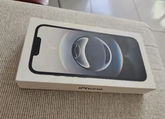 Apple iPhone 16e 