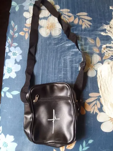 Vendo uma bolsa nova preta 