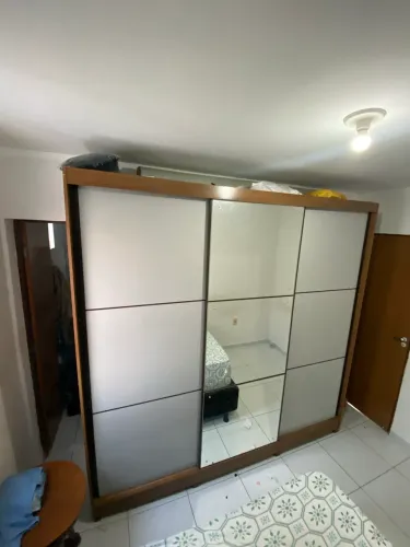 Vendo guarda-roupa casal semi-novo