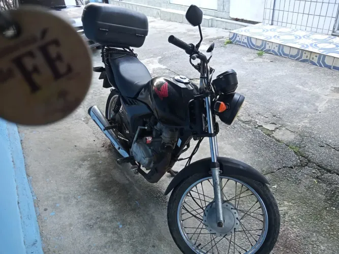 Vendo moto fan 125 ano 2012 no ponto de transferir.